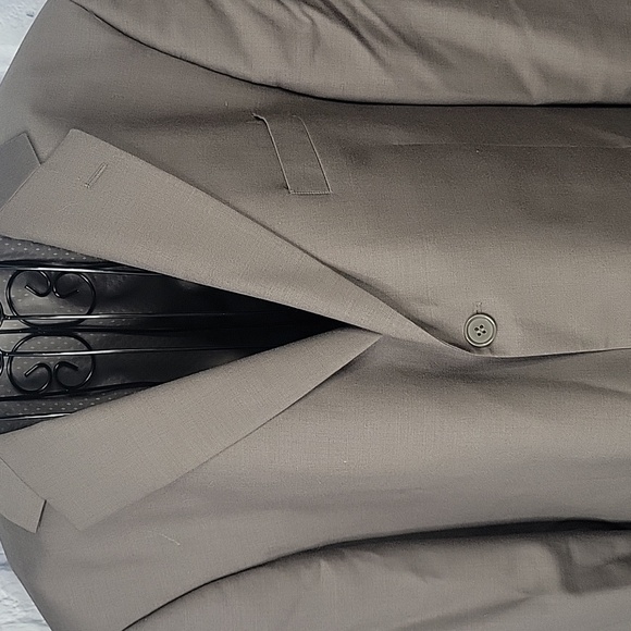 Mantoni Italian Made Taupe 2 Piece Wool Suit Jacket and Pants 46/40/31 - Picture 2 of 13